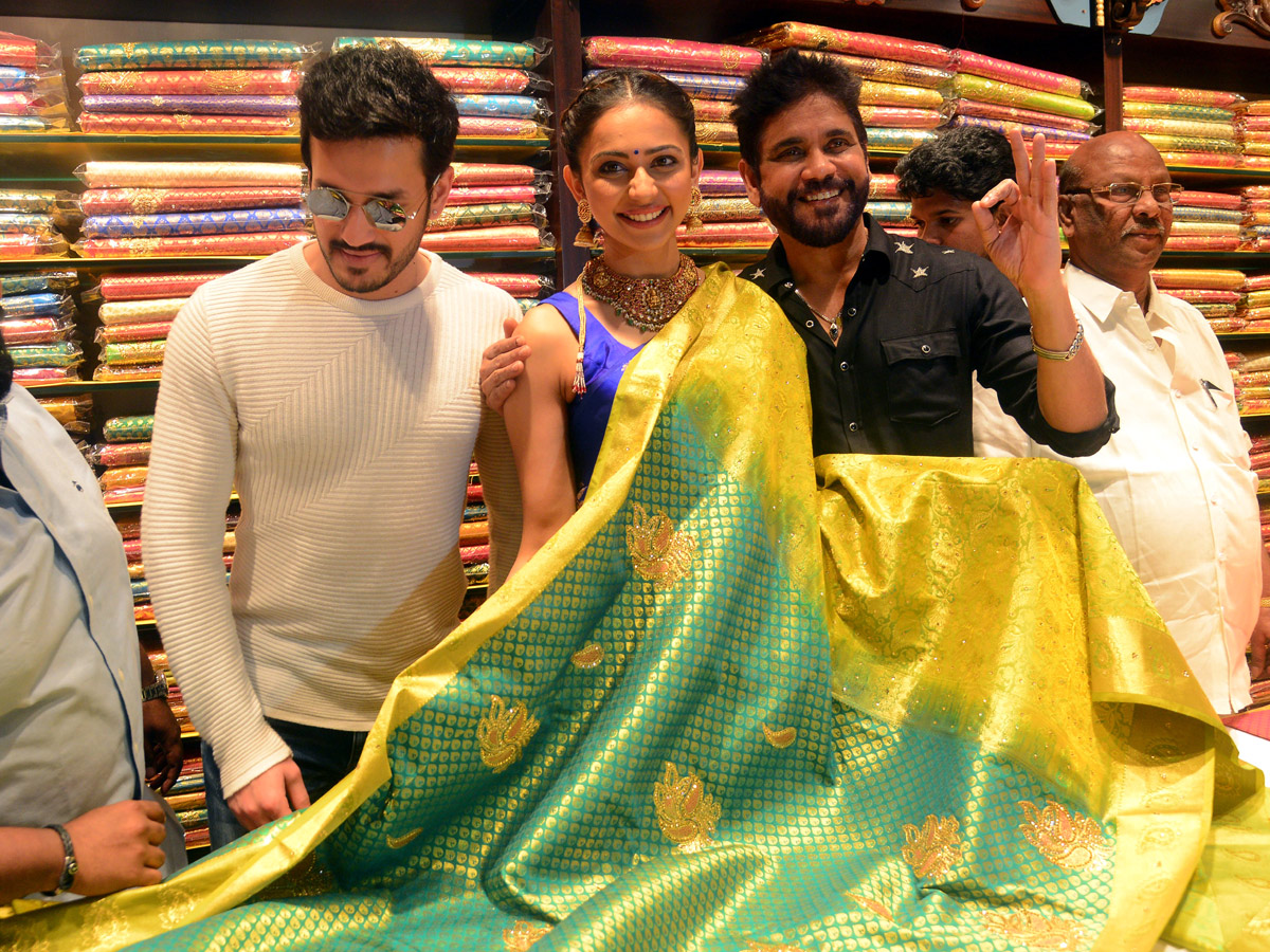 Nagarjuna Rakul Preet and Akhil South India Shopping Mall Rajahmundry  - Sakshi2