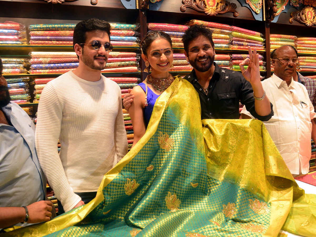 Nagarjuna Rakul Preet and Akhil South India Shopping Mall Rajahmundry  - Sakshi3