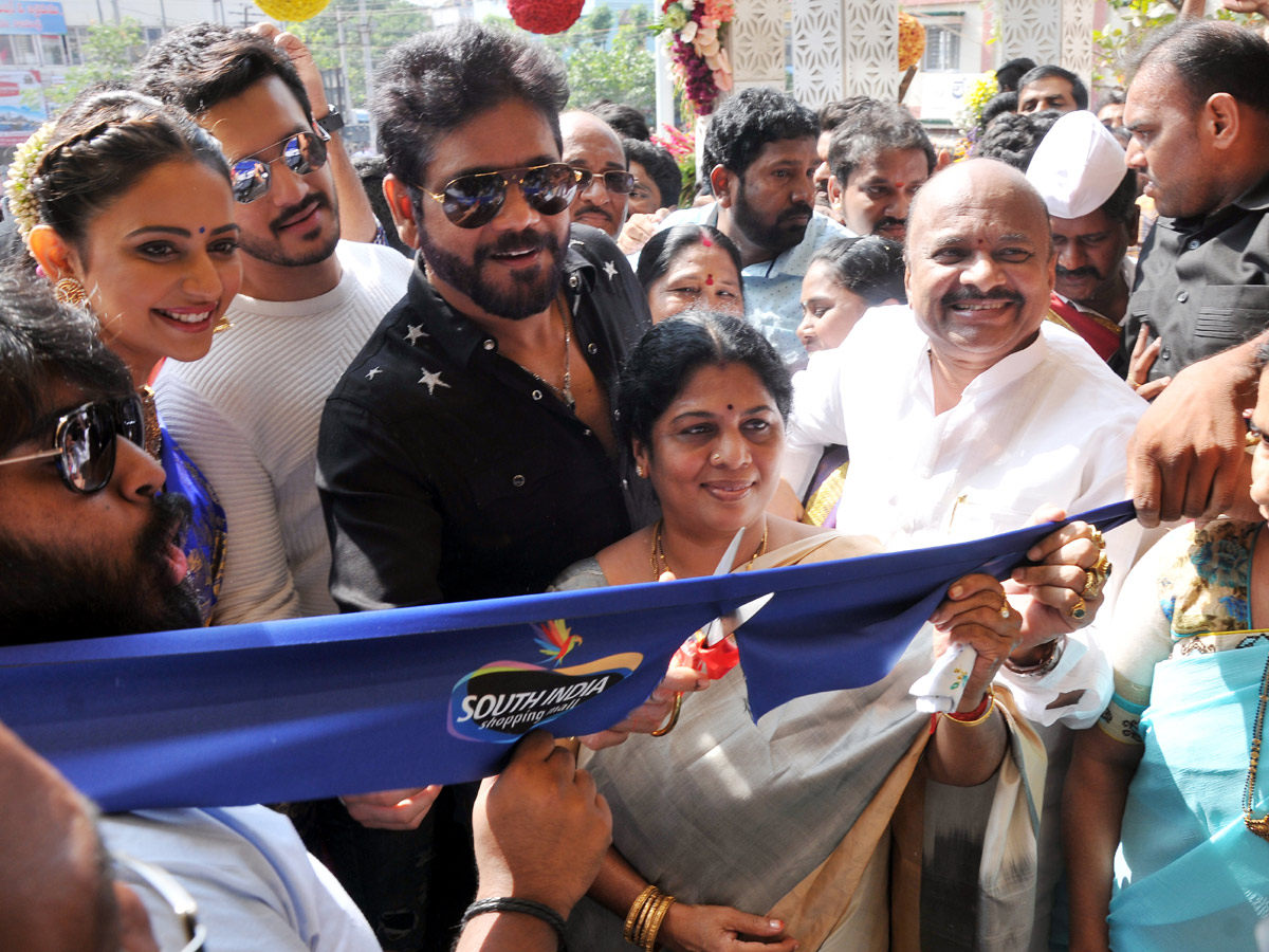 Nagarjuna Rakul Preet and Akhil South India Shopping Mall Rajahmundry  - Sakshi4