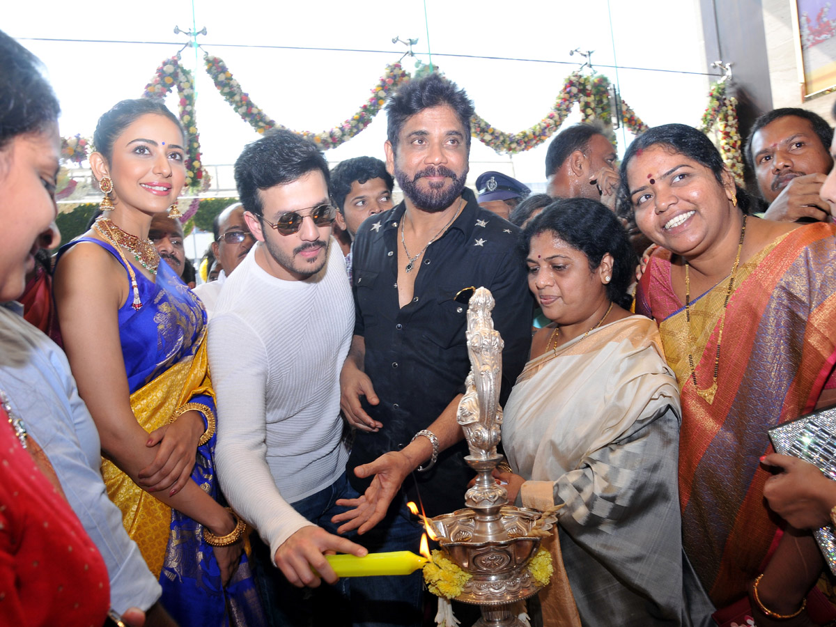 Nagarjuna Rakul Preet and Akhil South India Shopping Mall Rajahmundry  - Sakshi5