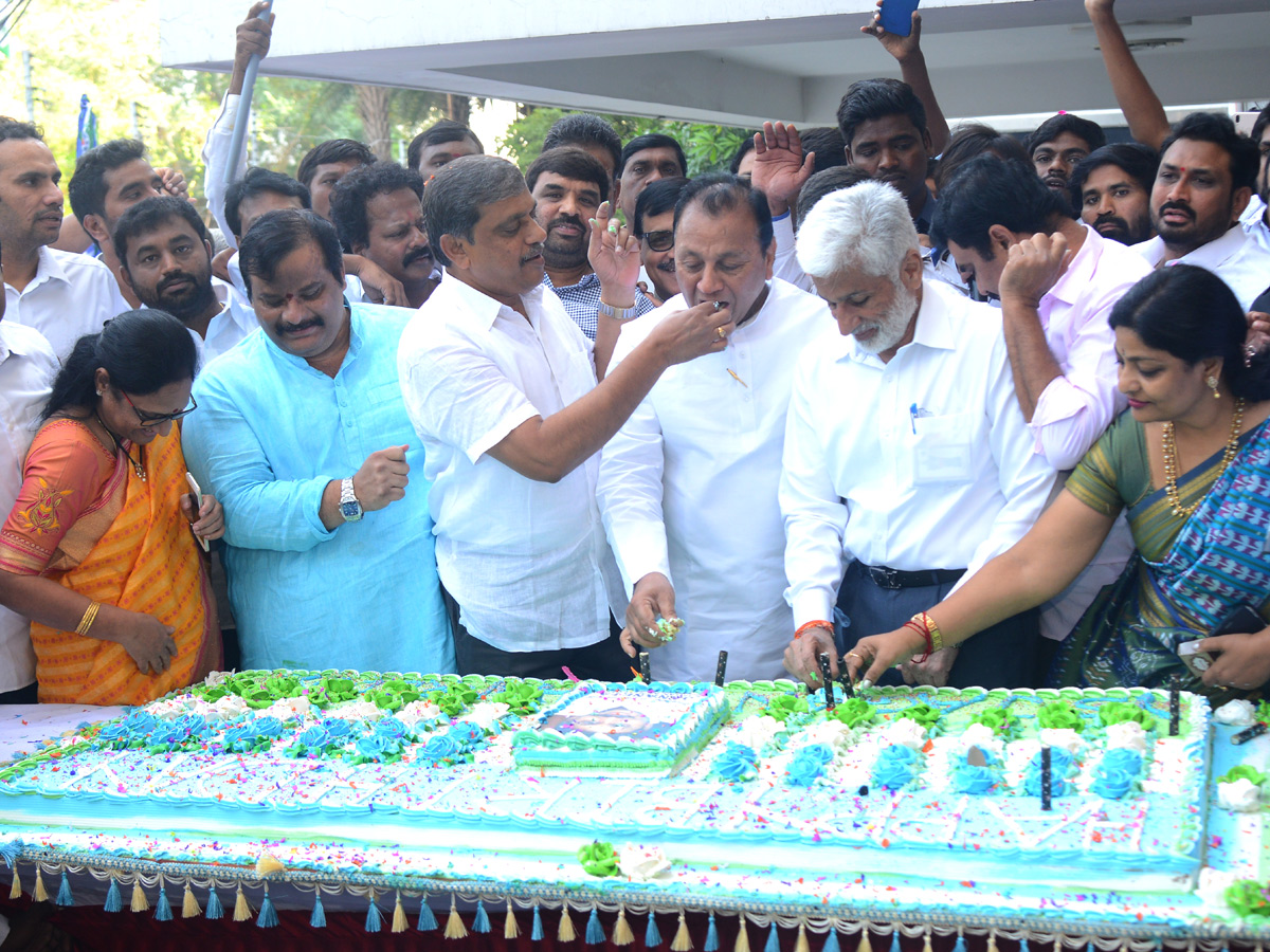 Ys Jagan Mohan Reddy Birthday Celebration In YSRCP Party Office - Sakshi1