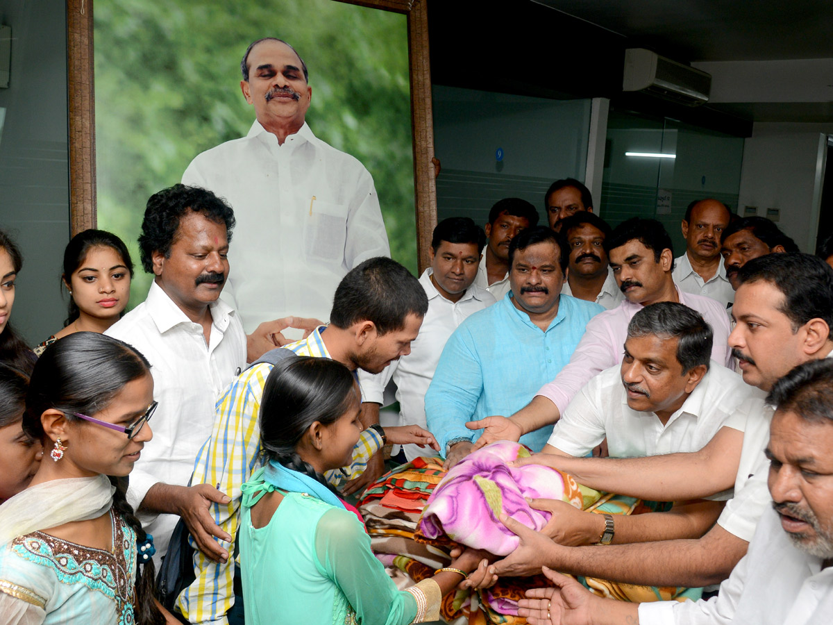 Ys Jagan Mohan Reddy Birthday Celebration In YSRCP Party Office - Sakshi17