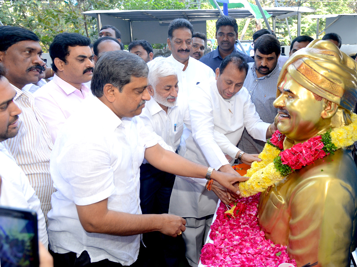 Ys Jagan Mohan Reddy Birthday Celebration In YSRCP Party Office - Sakshi3