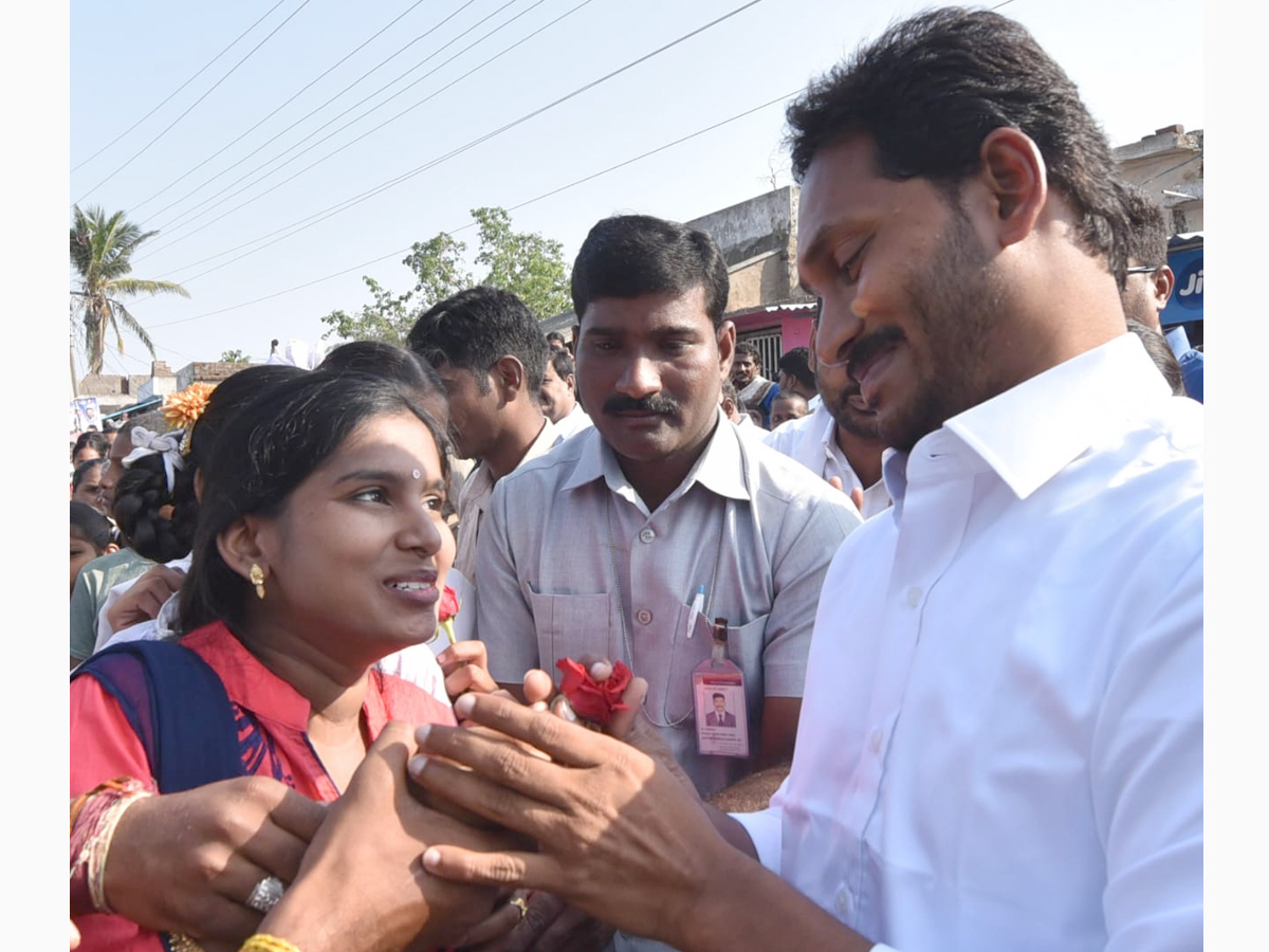 YS Jagan PrajaSankalpaYatra Day 327th Photo Gallery - Sakshi10