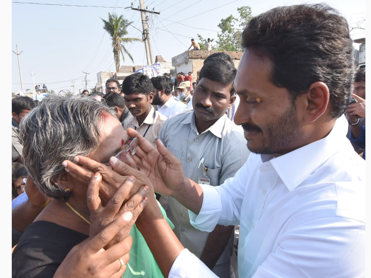 YS Jagan PrajaSankalpaYatra Day 327th Photo Gallery - Sakshi11