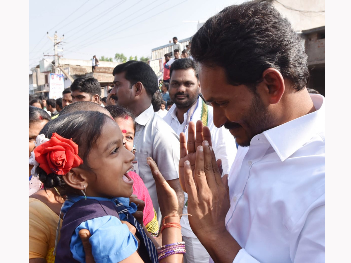 YS Jagan PrajaSankalpaYatra Day 327th Photo Gallery - Sakshi12