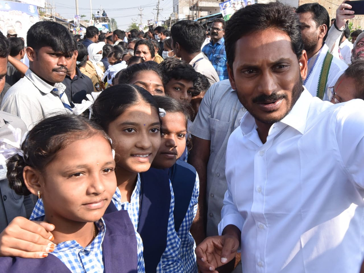 YS Jagan PrajaSankalpaYatra Day 327th Photo Gallery - Sakshi13