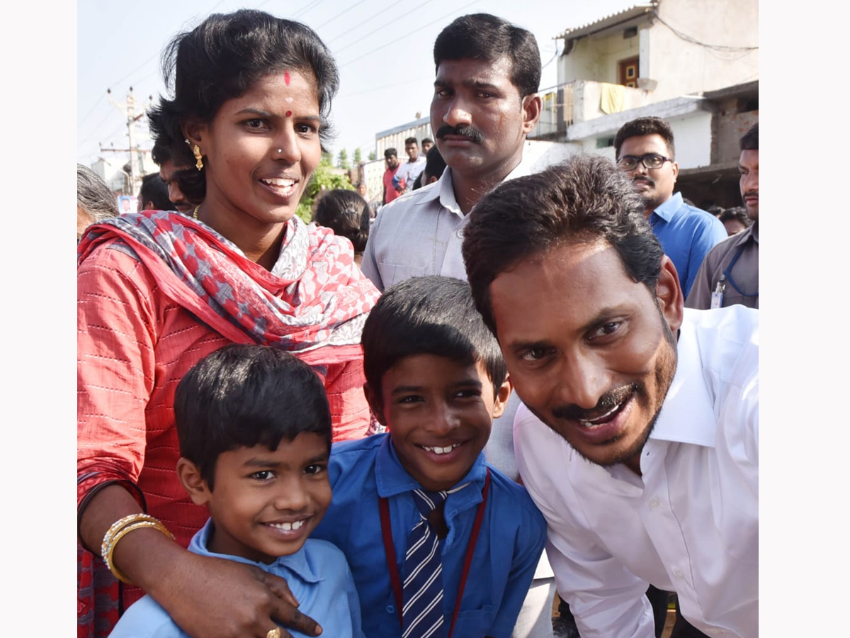 YS Jagan PrajaSankalpaYatra Day 327th Photo Gallery - Sakshi14