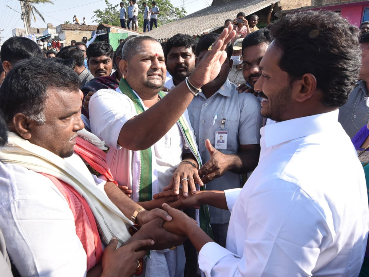 YS Jagan PrajaSankalpaYatra Day 327th Photo Gallery - Sakshi16