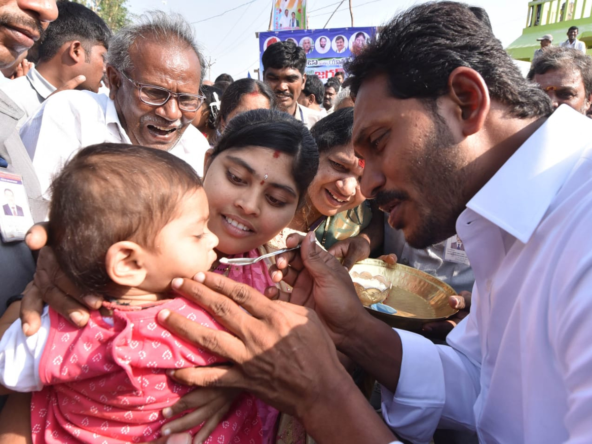 YS Jagan PrajaSankalpaYatra Day 327th Photo Gallery - Sakshi17