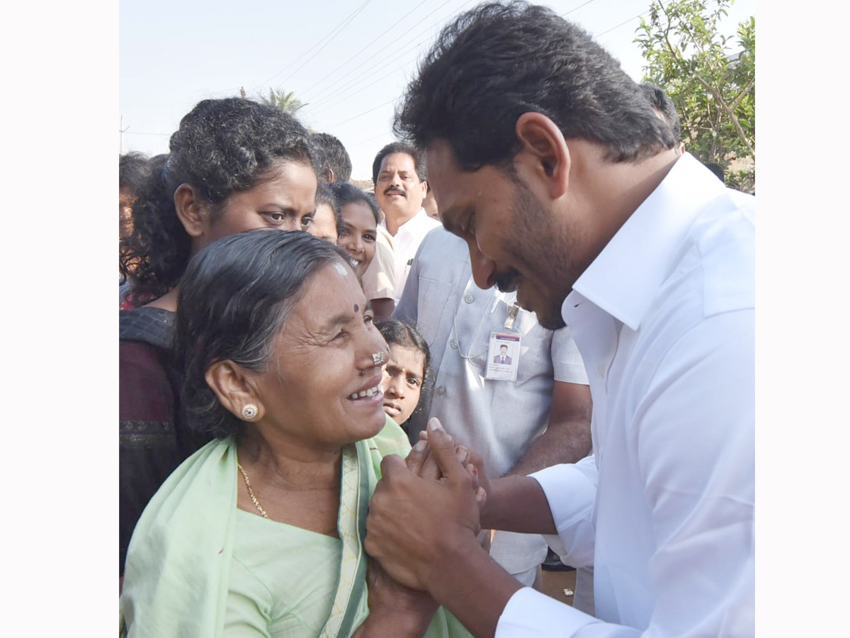 YS Jagan PrajaSankalpaYatra Day 327th Photo Gallery - Sakshi27