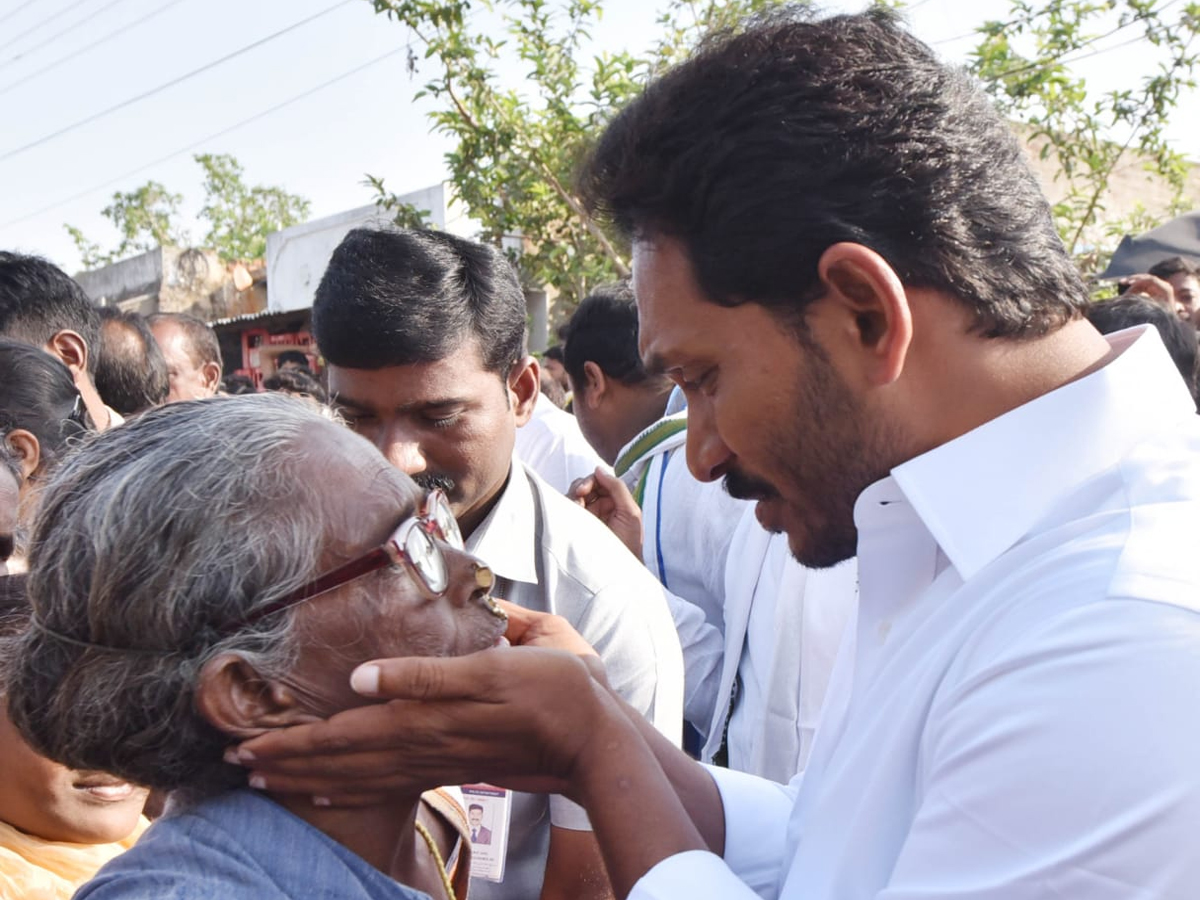 YS Jagan PrajaSankalpaYatra Day 327th Photo Gallery - Sakshi28