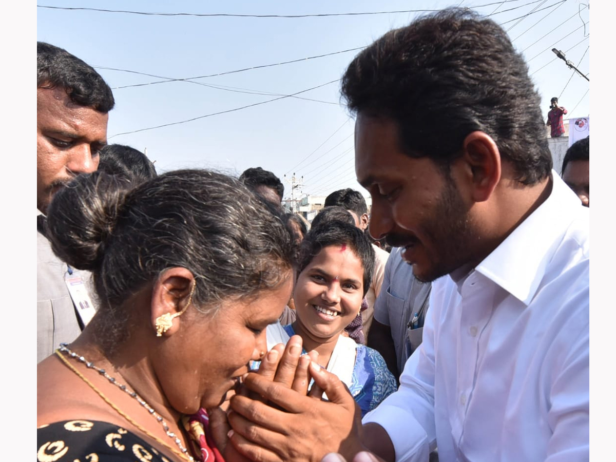 YS Jagan PrajaSankalpaYatra Day 327th Photo Gallery - Sakshi7