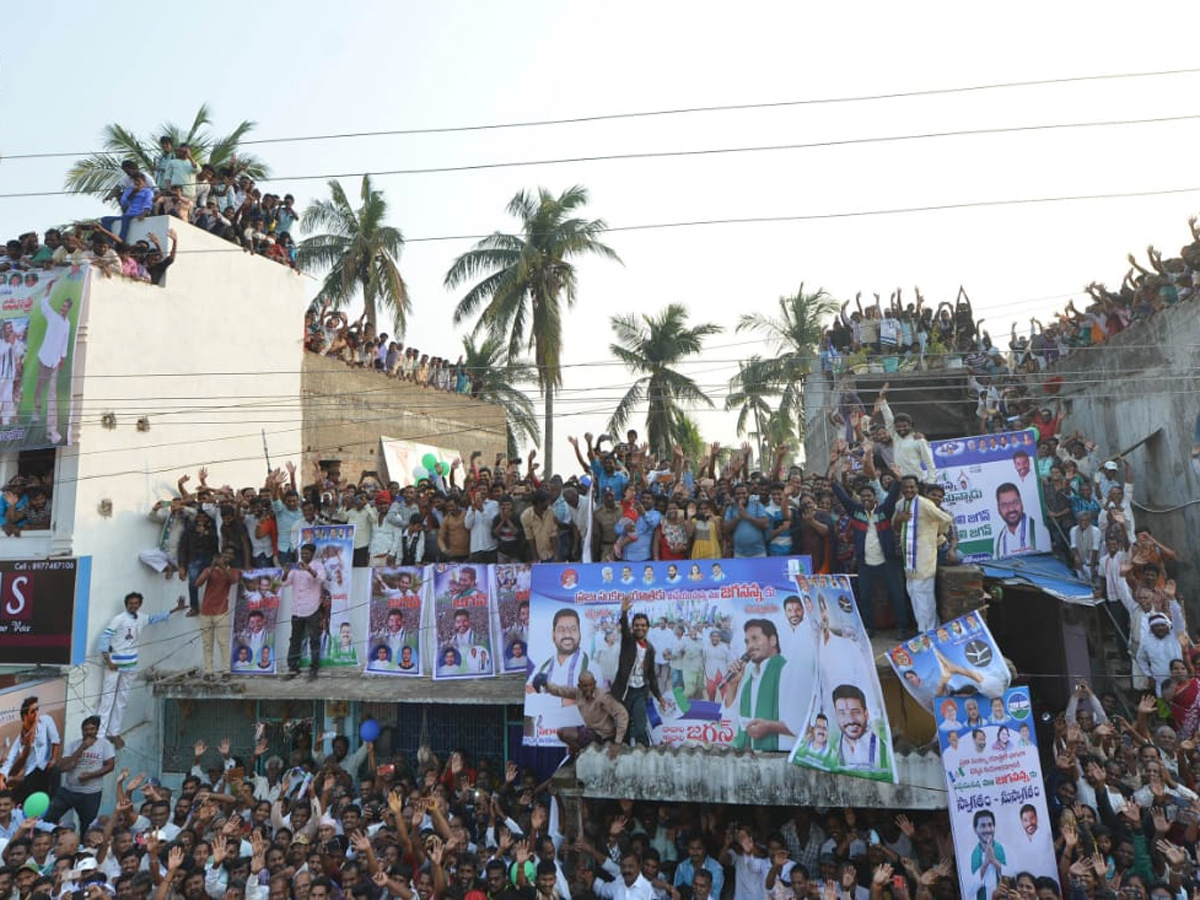 YS Jagan PrajaSankalpaYatra public meeting tekkali photo gallery - Sakshi13