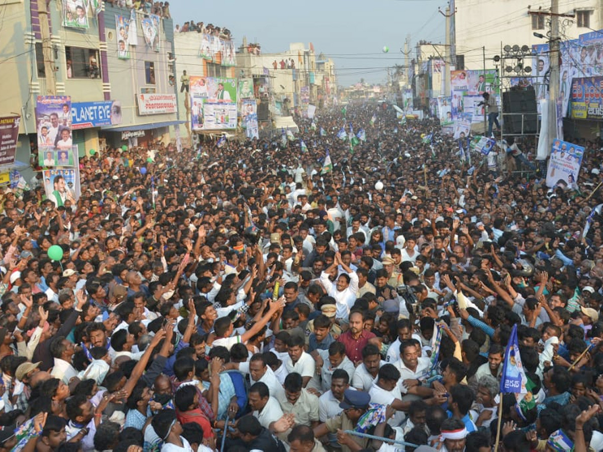 YS Jagan PrajaSankalpaYatra public meeting tekkali photo gallery - Sakshi14