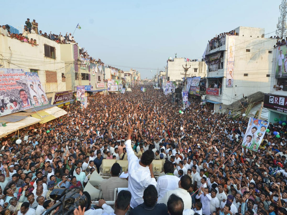 YS Jagan PrajaSankalpaYatra public meeting tekkali photo gallery - Sakshi2