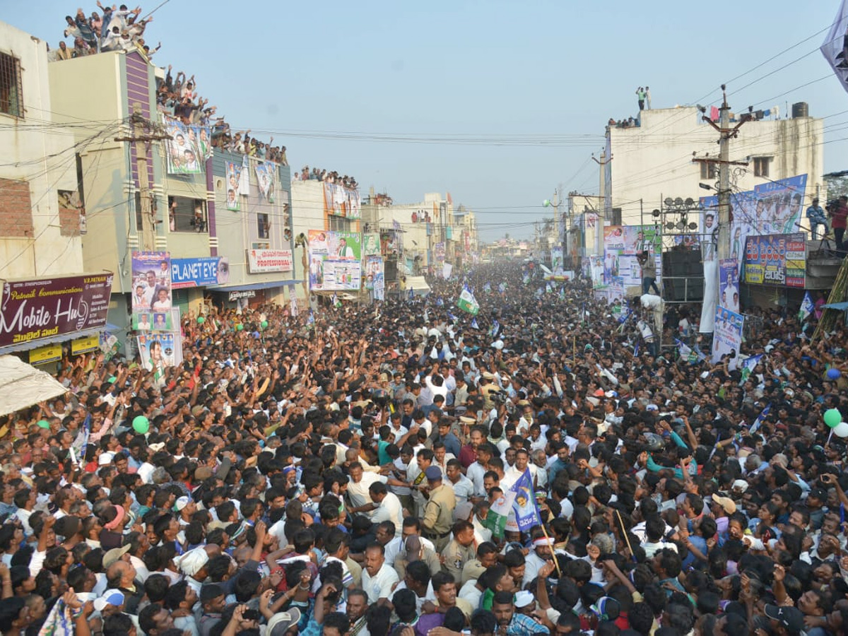 YS Jagan PrajaSankalpaYatra public meeting tekkali photo gallery - Sakshi12