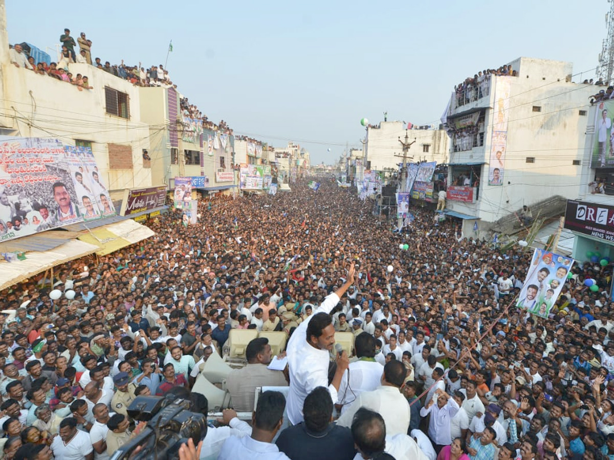 YS Jagan PrajaSankalpaYatra public meeting tekkali photo gallery - Sakshi3