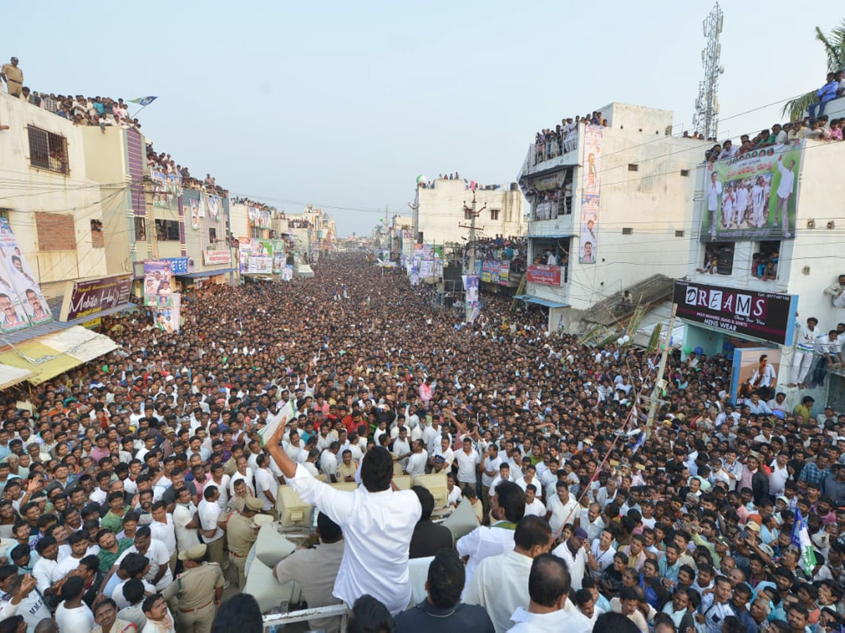 YS Jagan PrajaSankalpaYatra public meeting tekkali photo gallery - Sakshi4