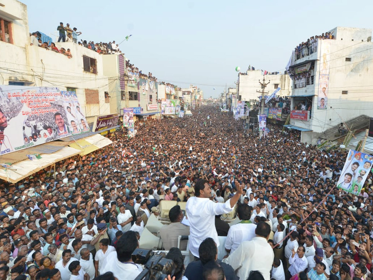 YS Jagan PrajaSankalpaYatra public meeting tekkali photo gallery - Sakshi6