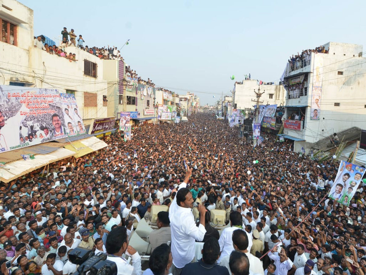 YS Jagan PrajaSankalpaYatra public meeting tekkali photo gallery - Sakshi7