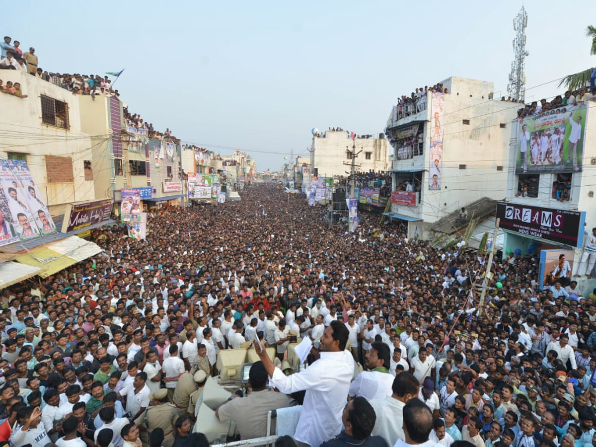 YS Jagan PrajaSankalpaYatra public meeting tekkali photo gallery - Sakshi8