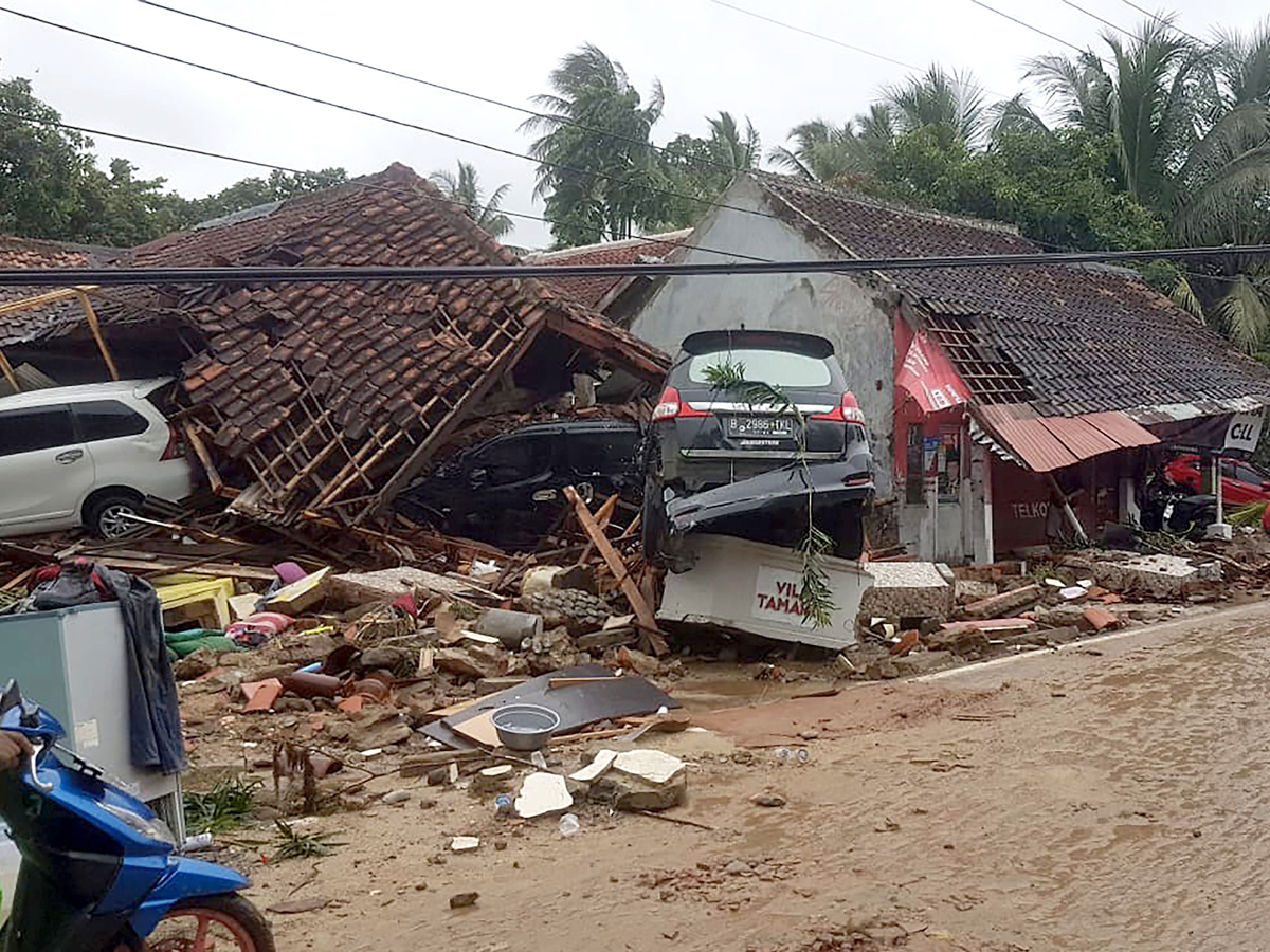 tsunami hits beaches in Indonesia Photo Gallery - Sakshi2