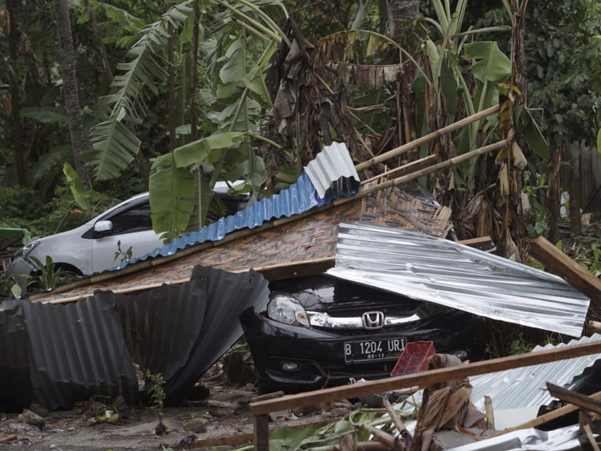 tsunami hits beaches in Indonesia Photo Gallery - Sakshi1