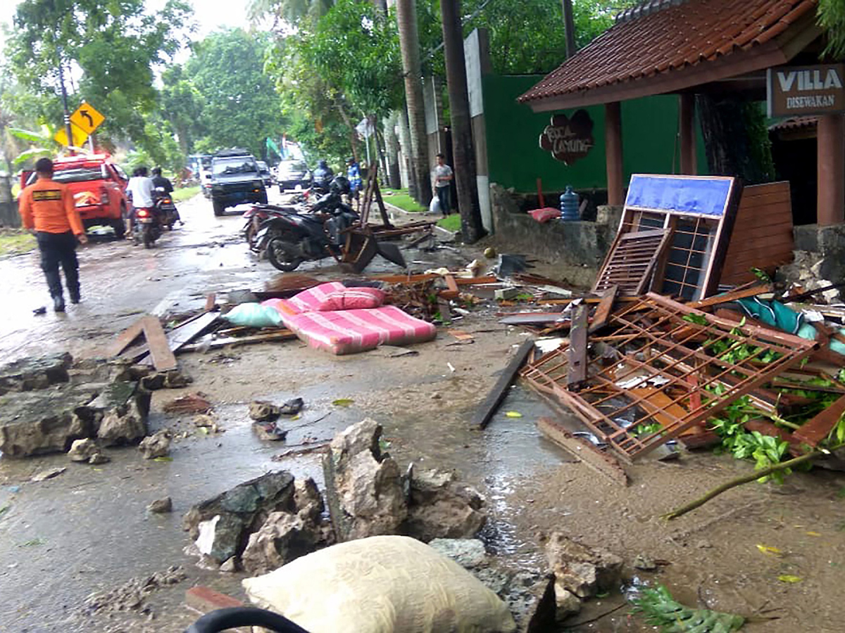 tsunami hits beaches in Indonesia Photo Gallery - Sakshi4