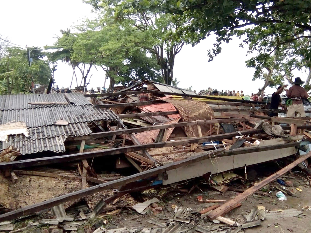 tsunami hits beaches in Indonesia Photo Gallery - Sakshi7