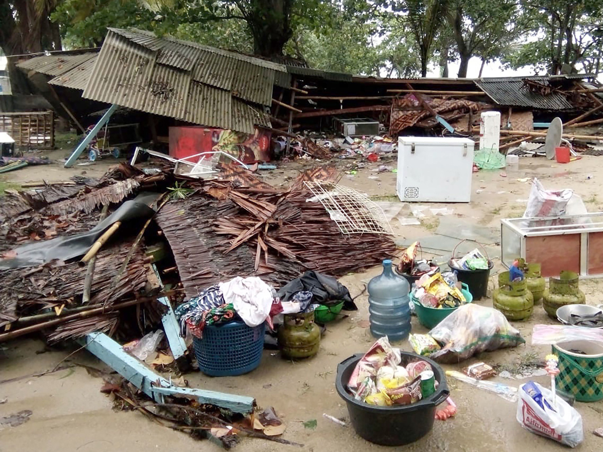 tsunami hits beaches in Indonesia Photo Gallery - Sakshi9