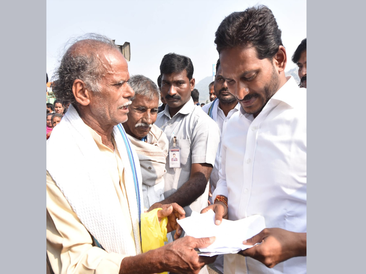 YS Jagan PrajaSankalpaYatra Day 329th Photo Gallery - Sakshi11