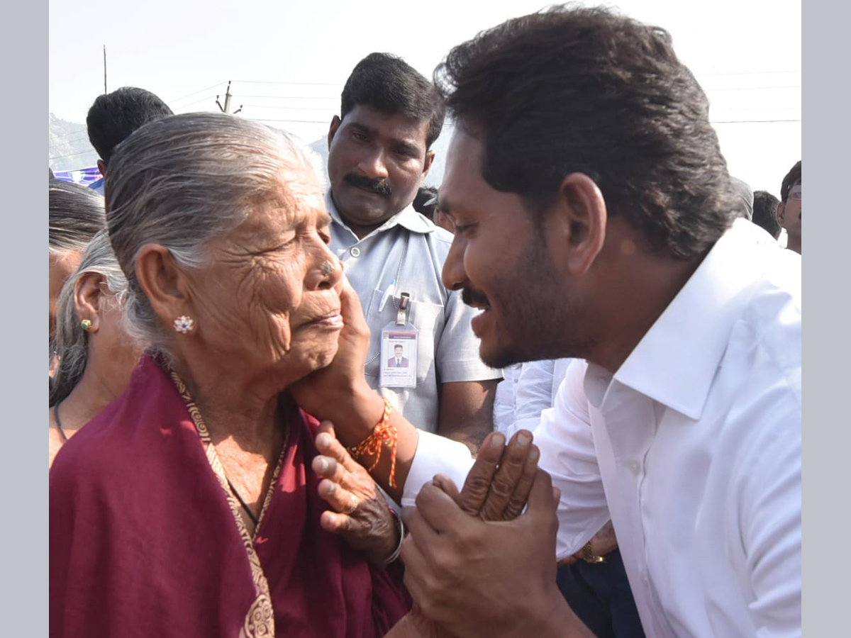 YS Jagan PrajaSankalpaYatra Day 329th Photo Gallery - Sakshi12