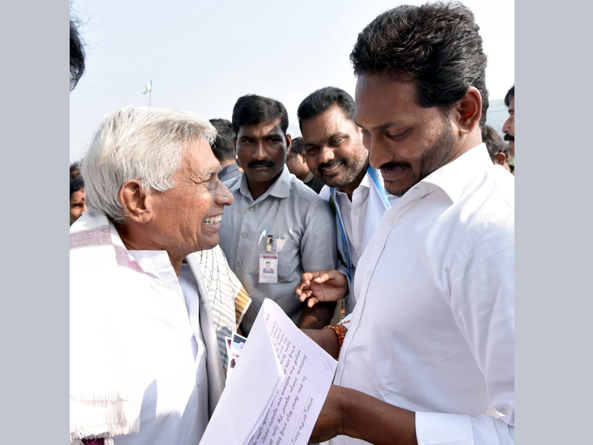 YS Jagan PrajaSankalpaYatra Day 329th Photo Gallery - Sakshi3