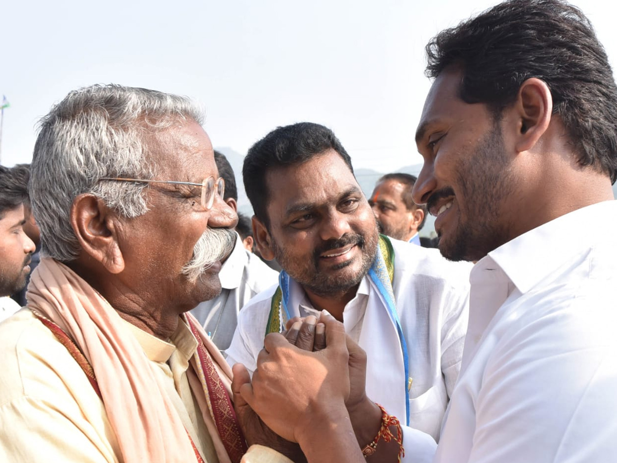 YS Jagan PrajaSankalpaYatra Day 329th Photo Gallery - Sakshi7