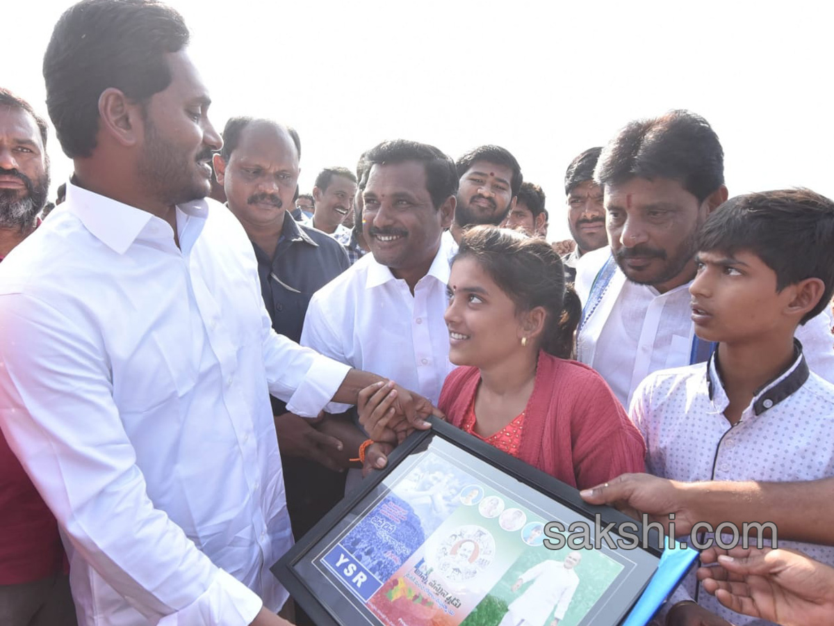 YS Jagan Mohan Reddy Praja Sankalpa Yatra 330Th Dday - Sakshi6