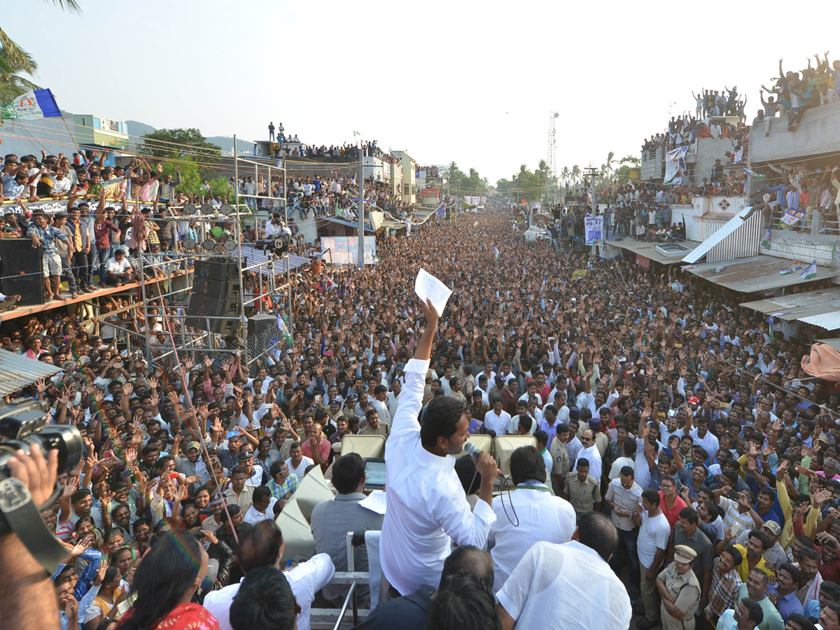 YS Jagan PrajaSankalpaYatra public meeting tekkali photo gallery - Sakshi9