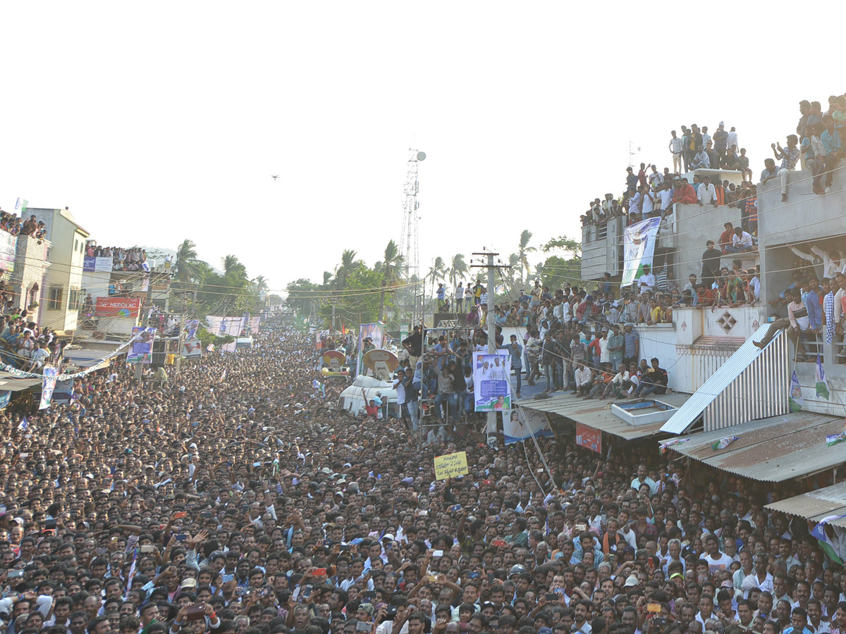 YS Jagan PrajaSankalpaYatra public meeting tekkali photo gallery - Sakshi13