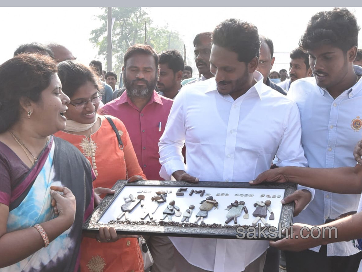 YS Jagan Mohan Reddy Praja Sankalpa Yatra 330Th Dday - Sakshi13