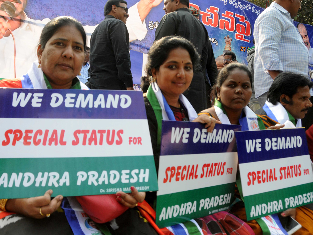 Vanchana Pai Garjana DEEKSHA AT YSRCP - Sakshi11