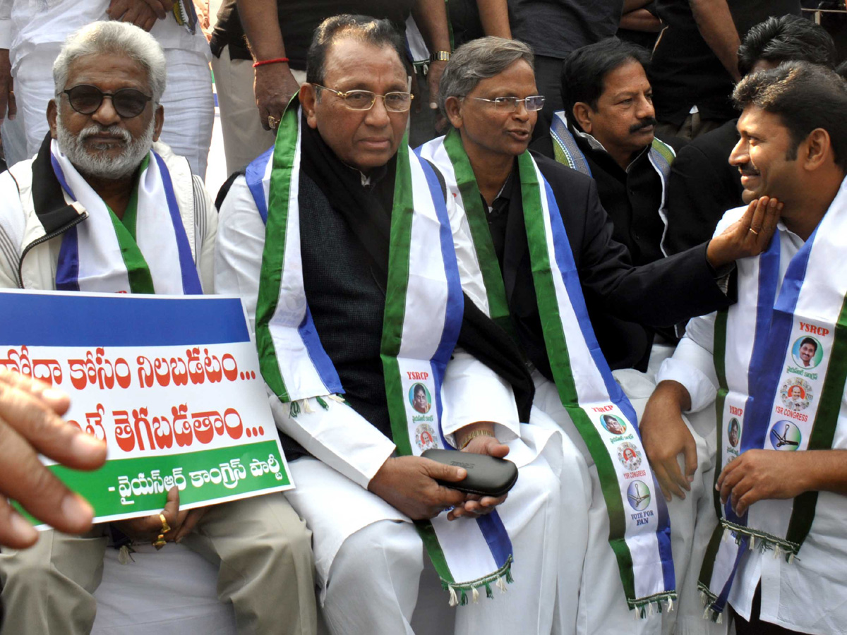 Vanchana Pai Garjana DEEKSHA AT YSRCP - Sakshi5