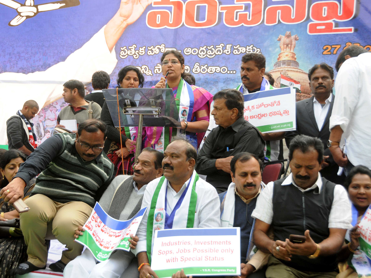 Vanchana Pai Garjana DEEKSHA AT YSRCP - Sakshi7