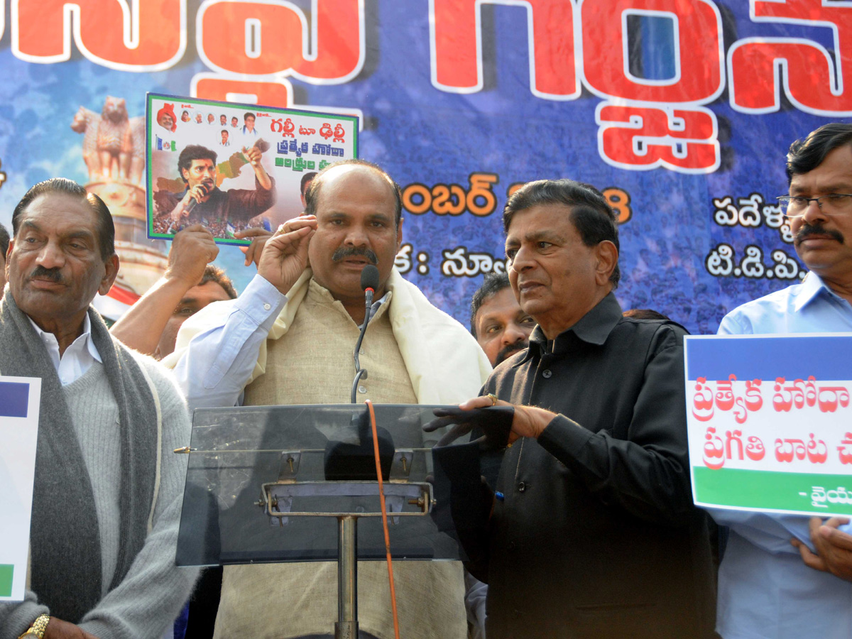 Vanchana Pai Garjana DEEKSHA AT YSRCP - Sakshi9