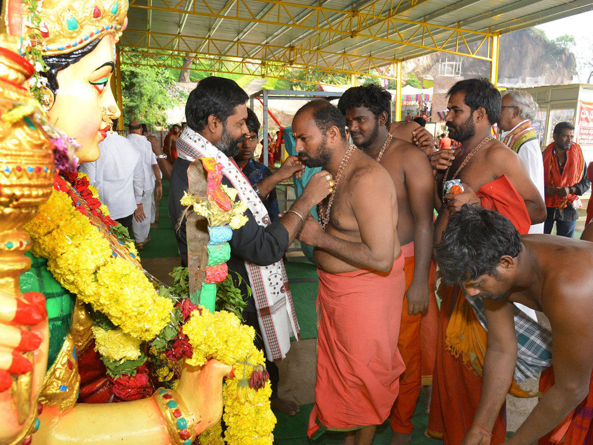 Heavy Rush Kanakadurga Temple in Vijayawada - Sakshi11