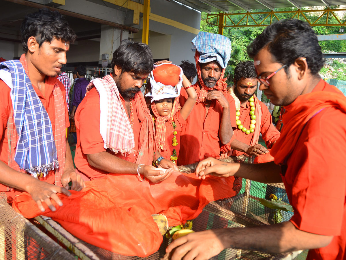 Heavy Rush Kanakadurga Temple in Vijayawada - Sakshi12