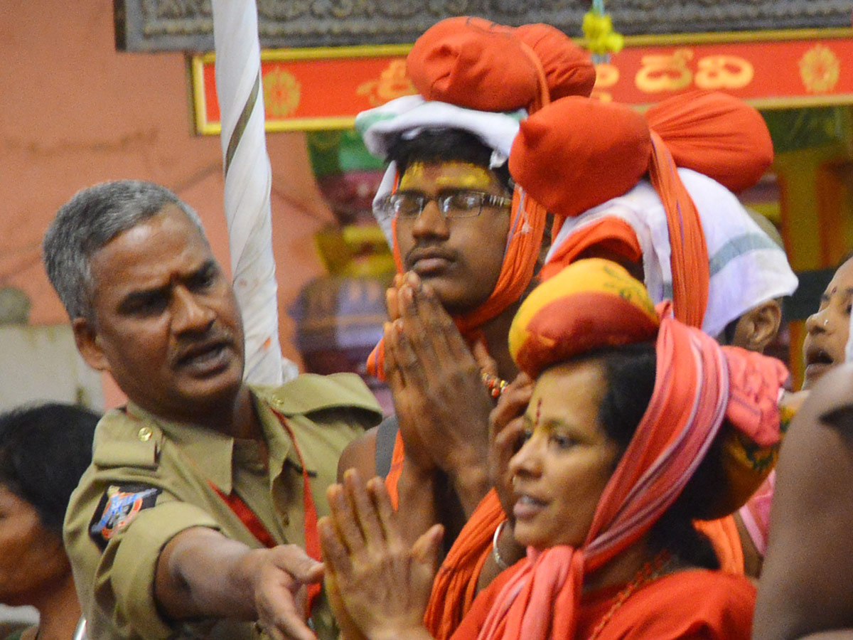 Heavy Rush Kanakadurga Temple in Vijayawada - Sakshi19