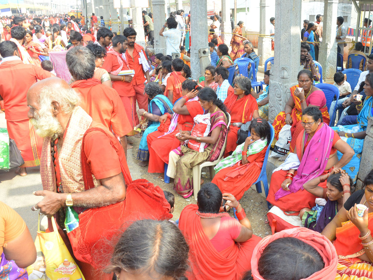 Heavy Rush Kanakadurga Temple in Vijayawada - Sakshi20