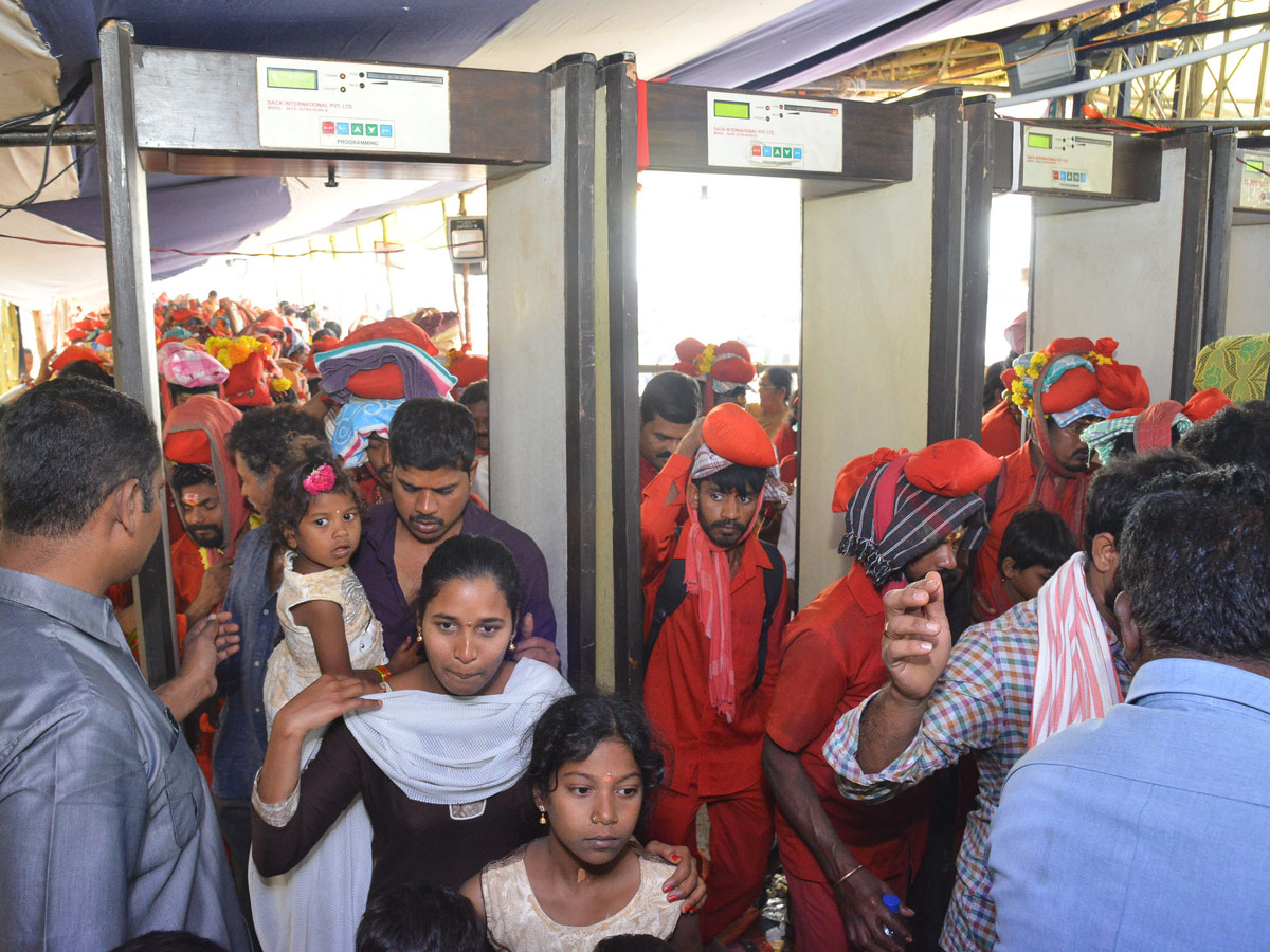 Heavy Rush Kanakadurga Temple in Vijayawada - Sakshi21