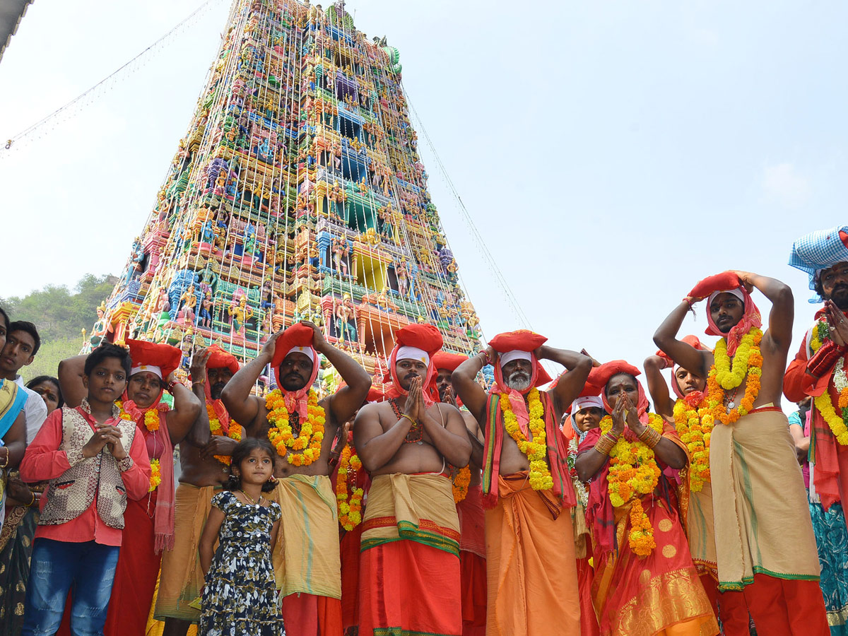 Heavy Rush Kanakadurga Temple in Vijayawada - Sakshi23