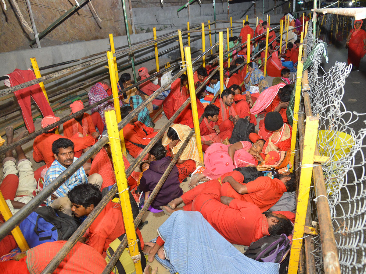 Heavy Rush Kanakadurga Temple in Vijayawada - Sakshi7